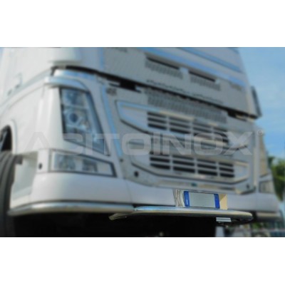 RAMPE BASSE AVEC SUPPORT IMMATRICULATION VOLVO FH4